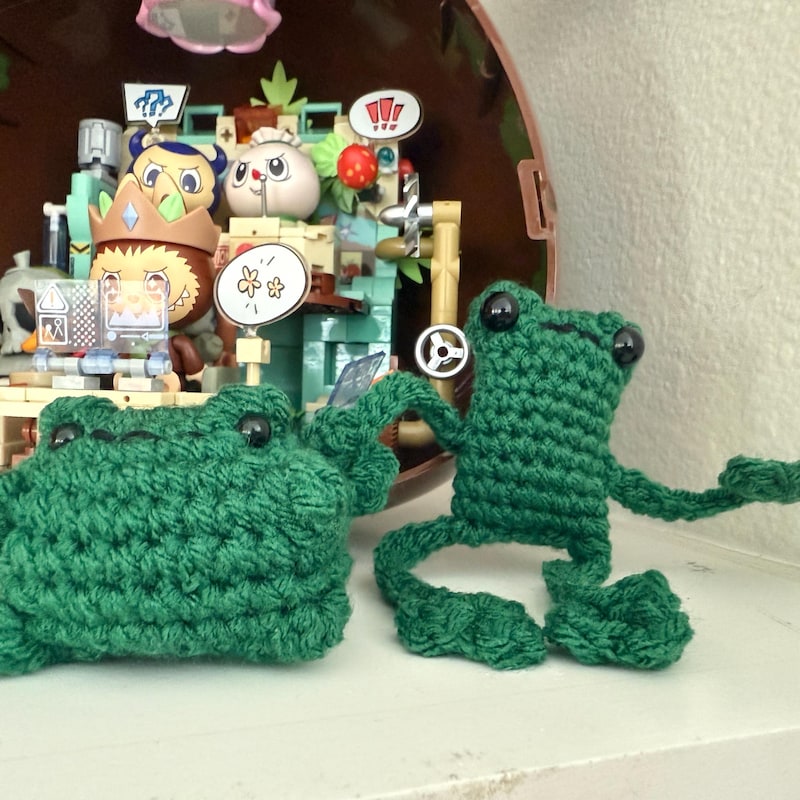 Big Booty Frog and Quirky Frog Amigurumi