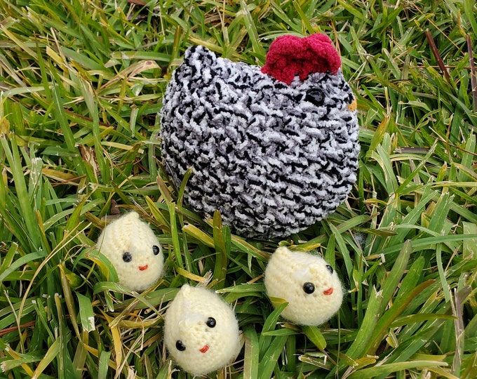 Momma Arigurumi Chicken with mini chickens